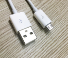 这款扬声器唯一真正的缺点是它使用microUSB进行充电