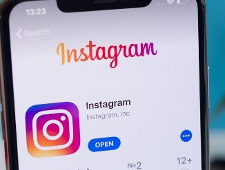 Instagram用户现在可以使用生成式人工智能来制作故事背景