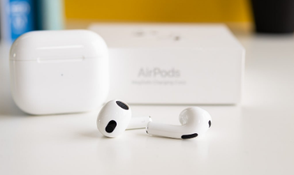 苹果可能会在下个月发布iPhone16系列的同时推出两款新的AirPods